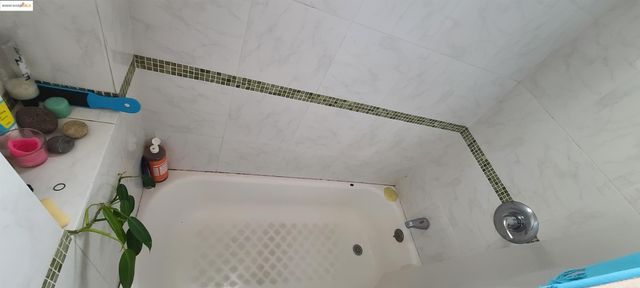 2825 Market St, Oakland, CA 94608