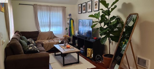 2825 Market St, Oakland, CA 94608