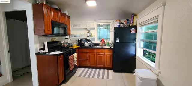 2825 Market St, Oakland, CA 94608