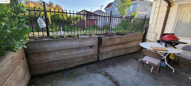 2825 Market St, Oakland, CA 94608