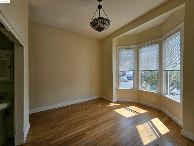 2825 Market St, Oakland, CA 94608