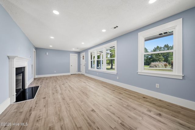 1719 Old Folkstone Road, Sneads Ferry, NC 28460