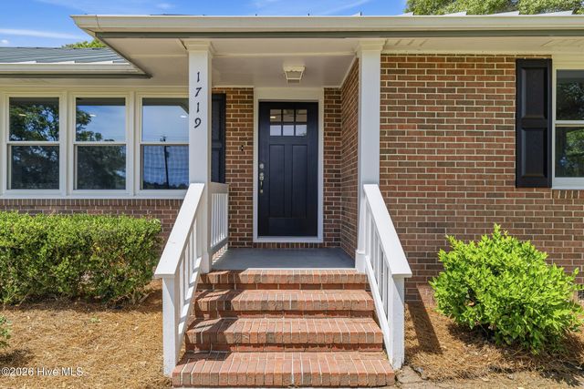 1719 Old Folkstone Road, Sneads Ferry, NC 28460