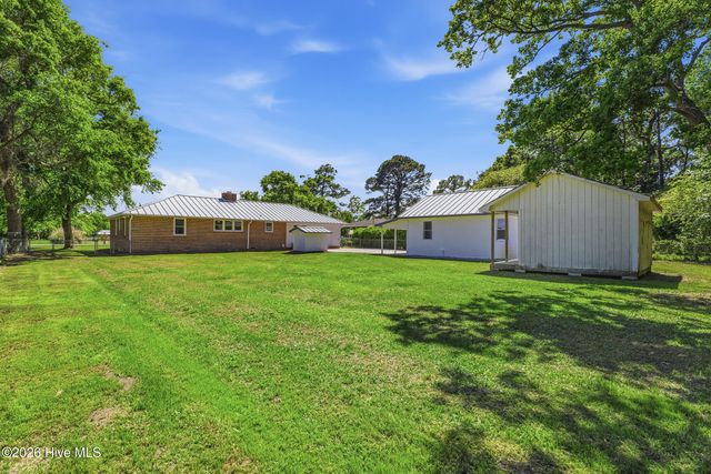 1719 Old Folkstone Road, Sneads Ferry, NC 28460