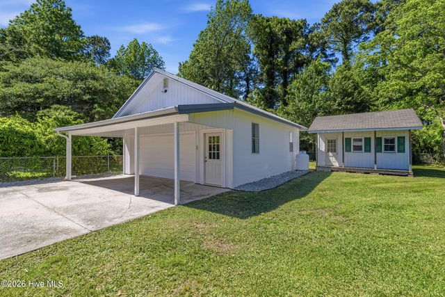 1719 Old Folkstone Road, Sneads Ferry, NC 28460