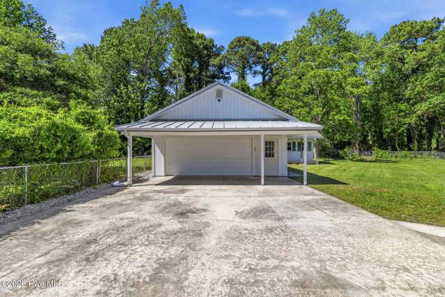 1719 Old Folkstone Road, Sneads Ferry, NC 28460
