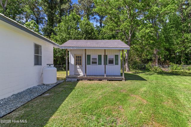 1719 Old Folkstone Road, Sneads Ferry, NC 28460