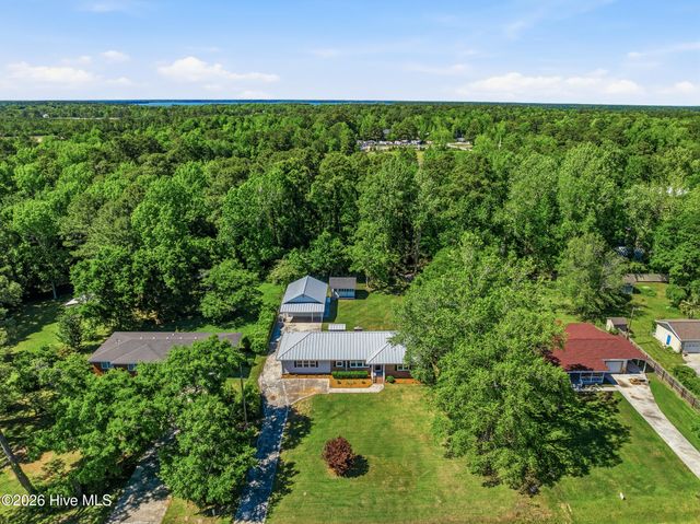1719 Old Folkstone Road, Sneads Ferry, NC 28460
