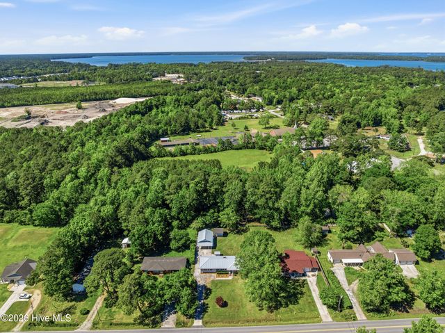1719 Old Folkstone Road, Sneads Ferry, NC 28460