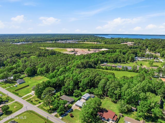 1719 Old Folkstone Road, Sneads Ferry, NC 28460