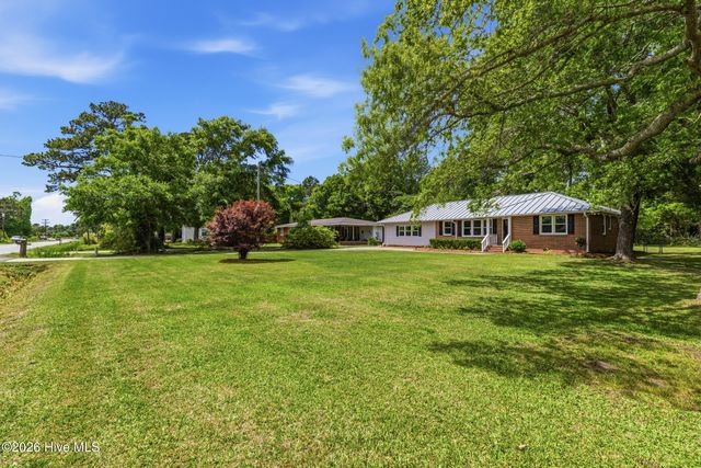 1719 Old Folkstone Road, Sneads Ferry, NC 28460