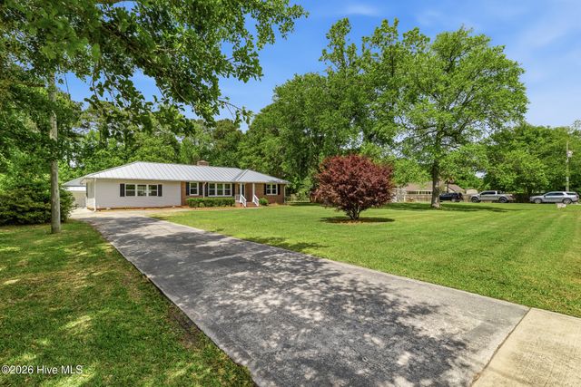 1719 Old Folkstone Road, Sneads Ferry, NC 28460