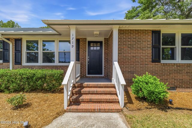 1719 Old Folkstone Road, Sneads Ferry, NC 28460