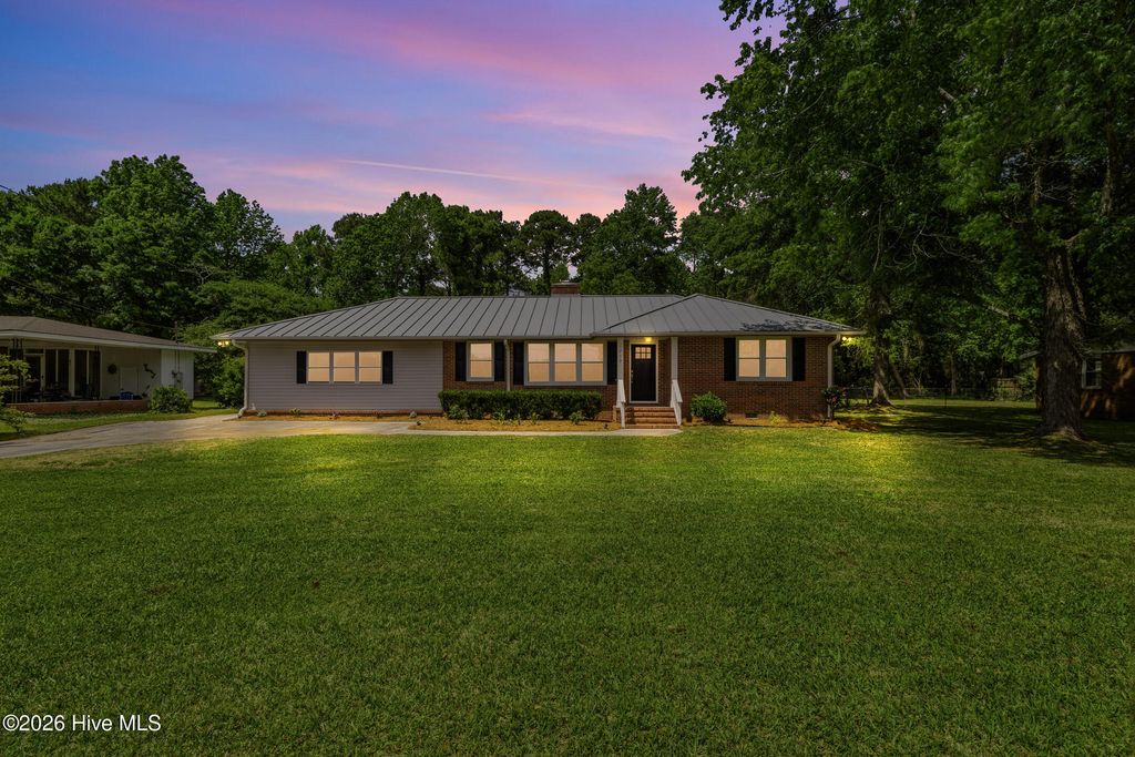 1719 Old Folkstone Road, Sneads Ferry, NC 28460