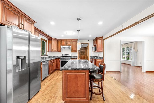 52 Wellesley Dr, Longmeadow, MA 01106