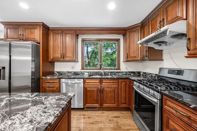 52 Wellesley Dr, Longmeadow, MA 01106
