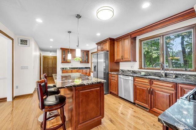 52 Wellesley Dr, Longmeadow, MA 01106