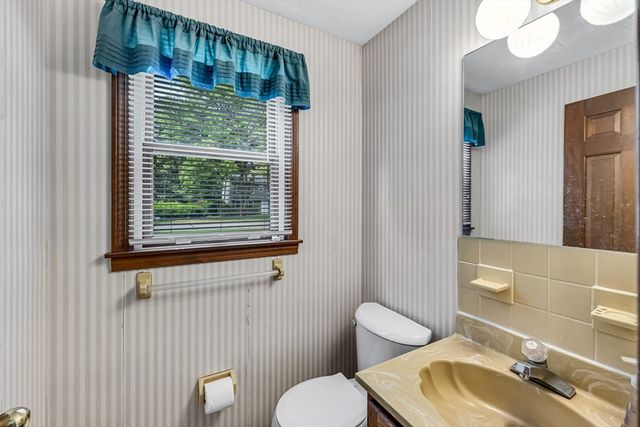 52 Wellesley Dr, Longmeadow, MA 01106