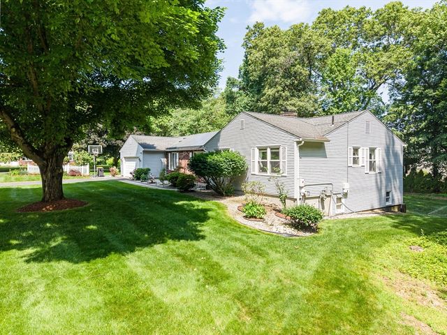 52 Wellesley Dr, Longmeadow, MA 01106