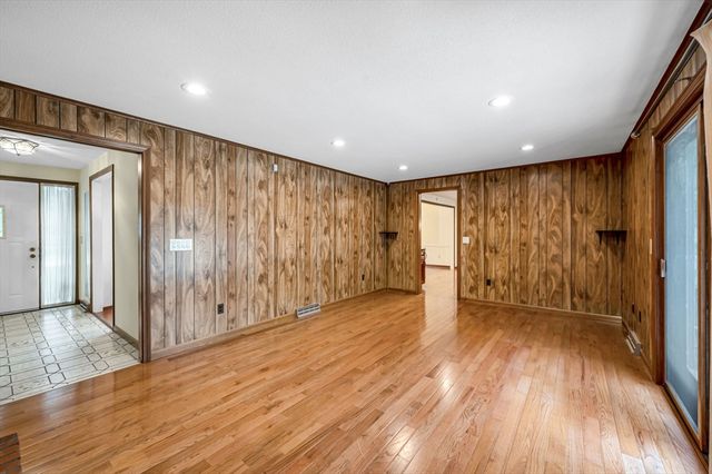 52 Wellesley Dr, Longmeadow, MA 01106