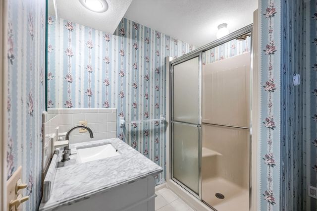 52 Wellesley Dr, Longmeadow, MA 01106