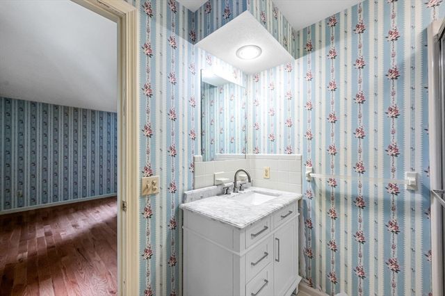 52 Wellesley Dr, Longmeadow, MA 01106