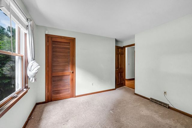 52 Wellesley Dr, Longmeadow, MA 01106