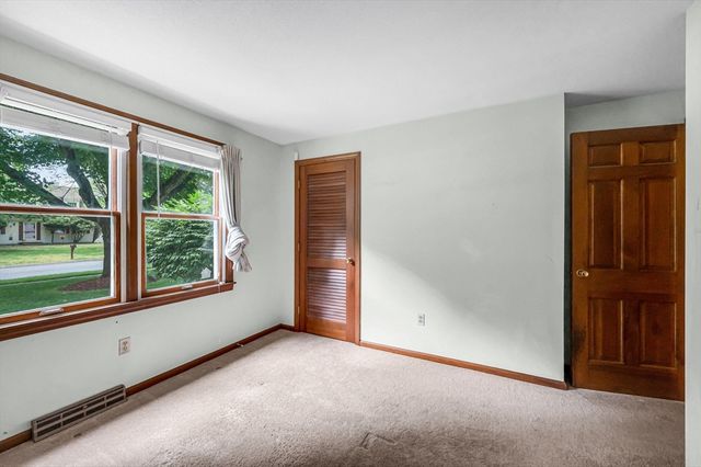 52 Wellesley Dr, Longmeadow, MA 01106