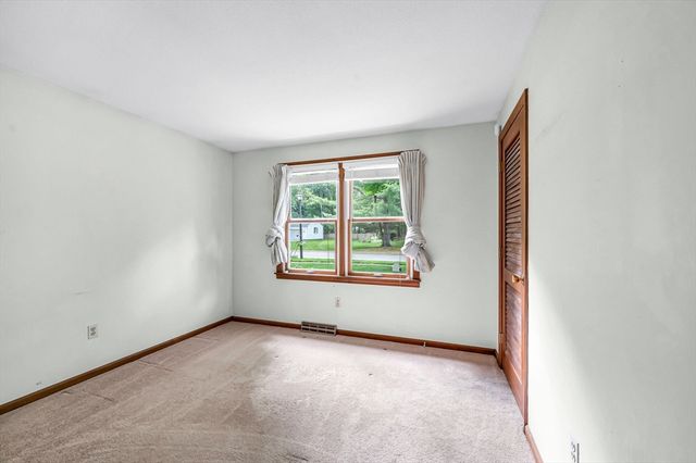 52 Wellesley Dr, Longmeadow, MA 01106