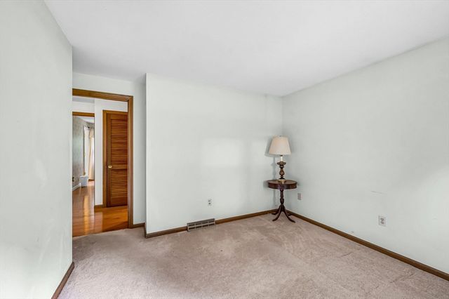52 Wellesley Dr, Longmeadow, MA 01106