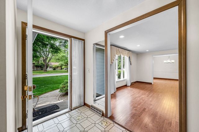 52 Wellesley Dr, Longmeadow, MA 01106