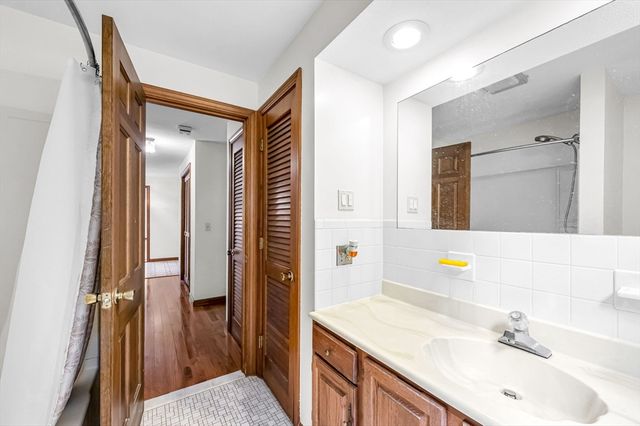 52 Wellesley Dr, Longmeadow, MA 01106