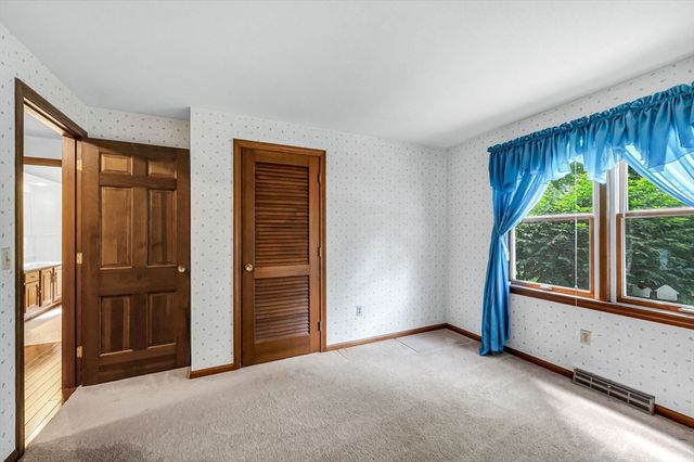 52 Wellesley Dr, Longmeadow, MA 01106