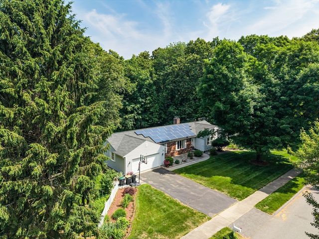 52 Wellesley Dr, Longmeadow, MA 01106