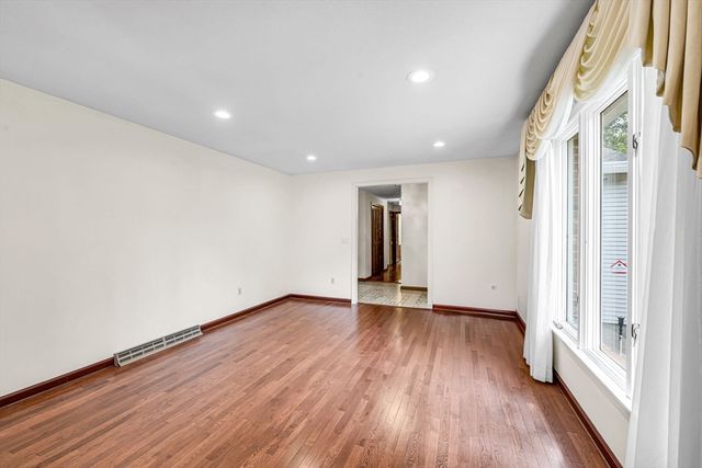 52 Wellesley Dr, Longmeadow, MA 01106