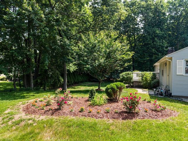 52 Wellesley Dr, Longmeadow, MA 01106