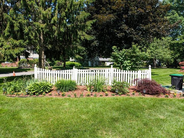 52 Wellesley Dr, Longmeadow, MA 01106