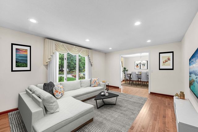 52 Wellesley Dr, Longmeadow, MA 01106