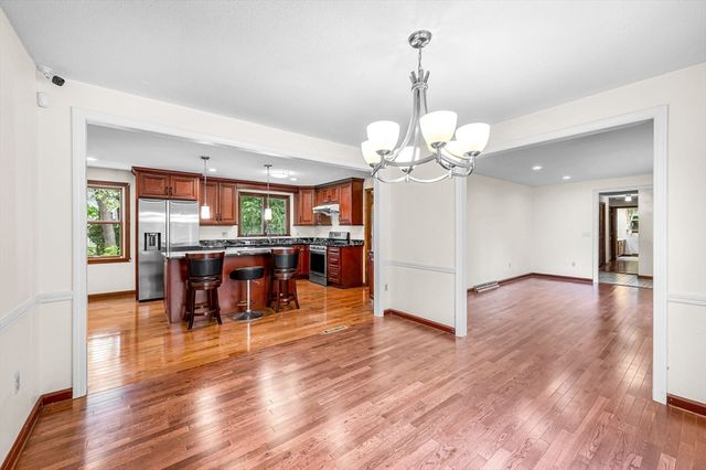 52 Wellesley Dr, Longmeadow, MA 01106