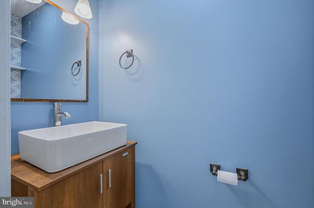 18 ARDSLEY CIR, Dover, DE 19904