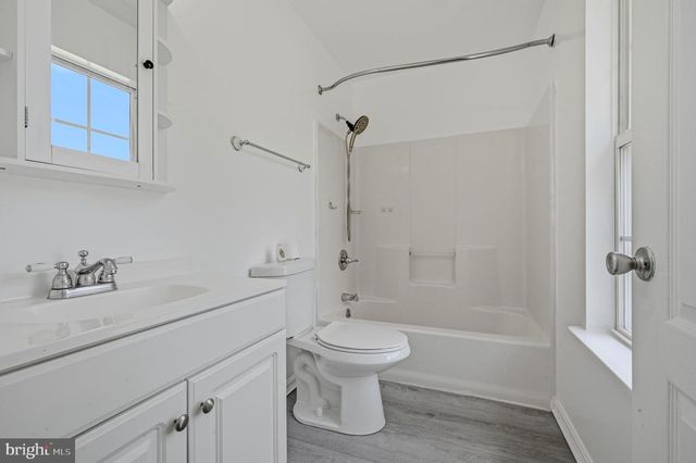 18 ARDSLEY CIR, Dover, DE 19904