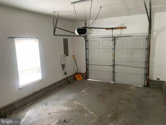 18 ARDSLEY CIR, Dover, DE 19904