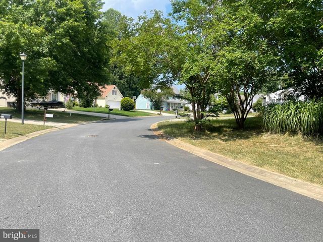 18 ARDSLEY CIR, Dover, DE 19904