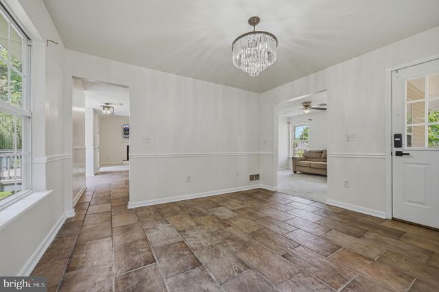 18 ARDSLEY CIR, Dover, DE 19904