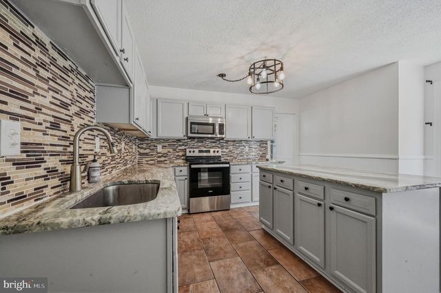 18 ARDSLEY CIR, Dover, DE 19904