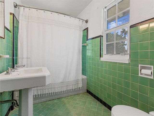 2724 NW 19th Ave, Miami, FL 33142