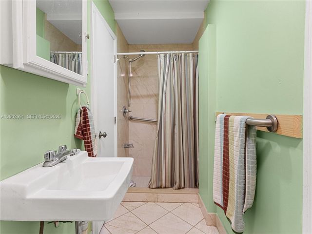 2724 NW 19th Ave, Miami, FL 33142