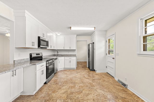 1283 Bandy Rd, Ashland City, TN 37015