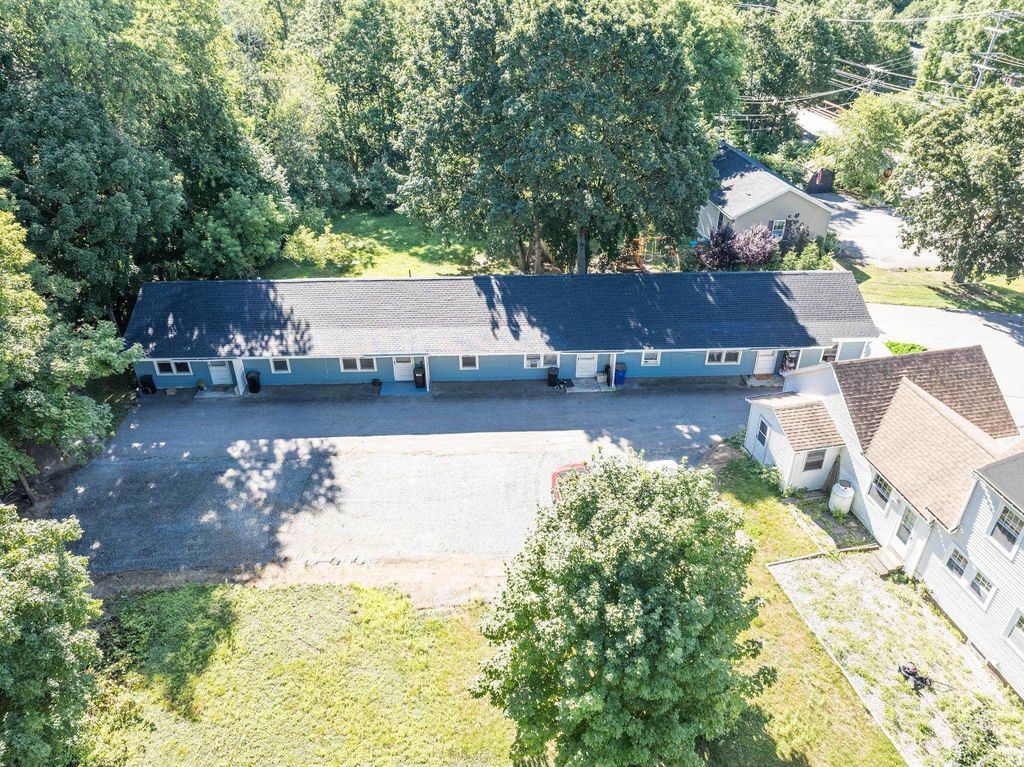 108 Oak St Apt 3, Rollinsford, NH 03869