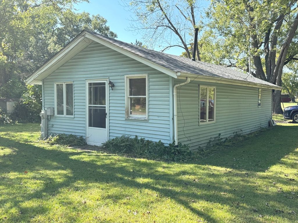 3239 N 17000 E Road, Momence, IL 60954